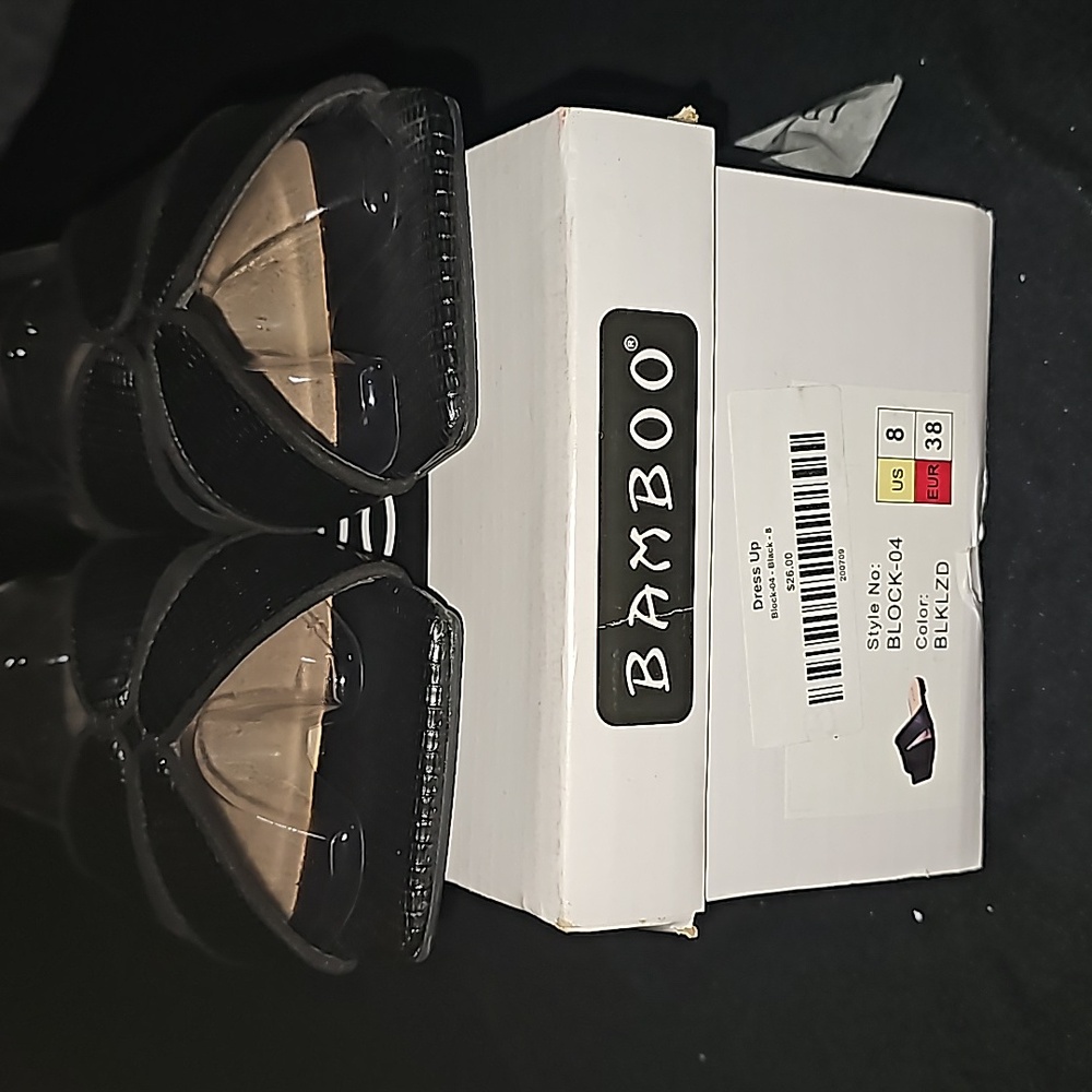 Sandals - Picture 2 of 3
